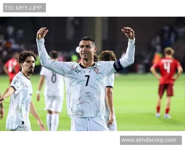 C罗谈沙特联赛引热议，球迷反应两极分化，足球排名惹争议